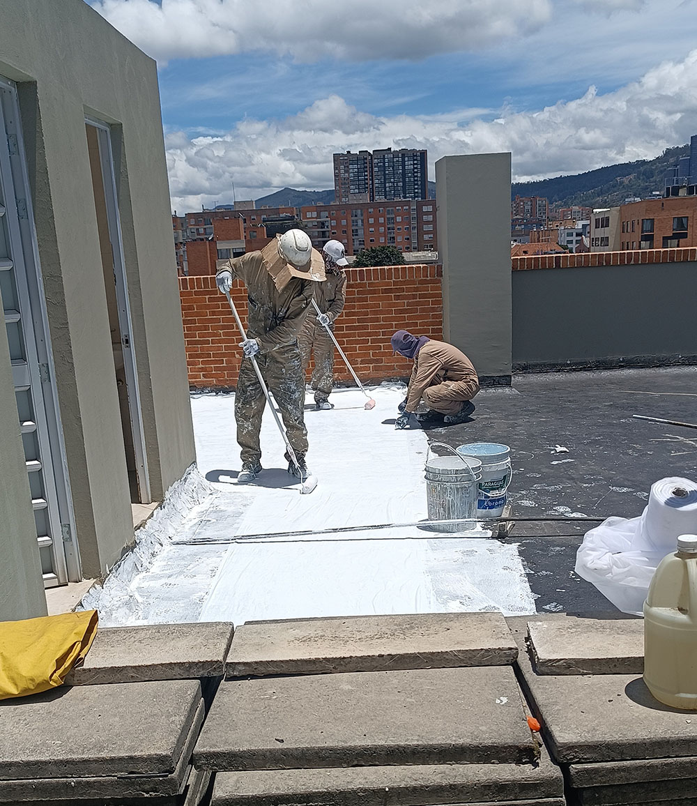 equipo impermeabilizaci&oacute;n techo