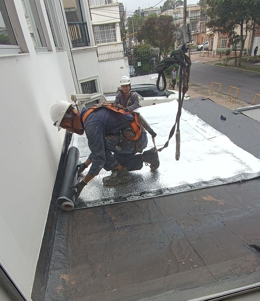 hombre impermeabilizaci&oacute;n Bogota